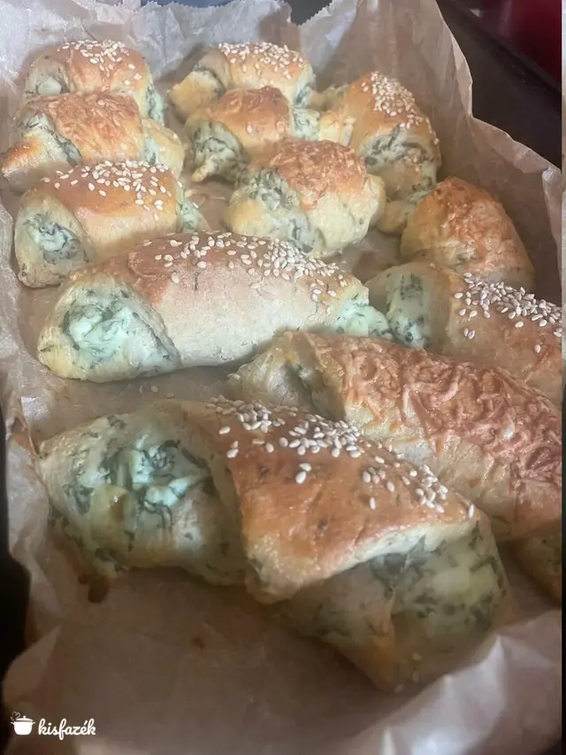 Dupla medvehagymás kifli