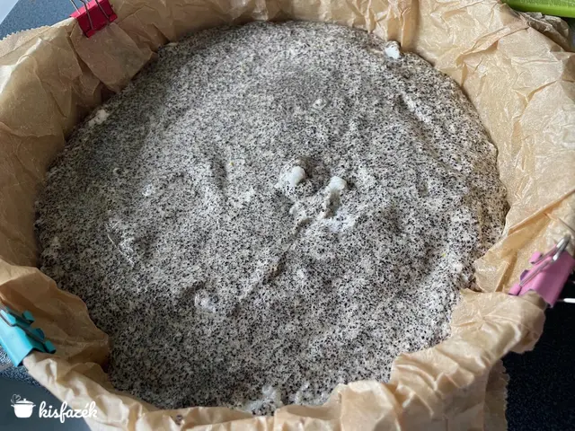 Lisztmentes máktorta mascarpone krémmel