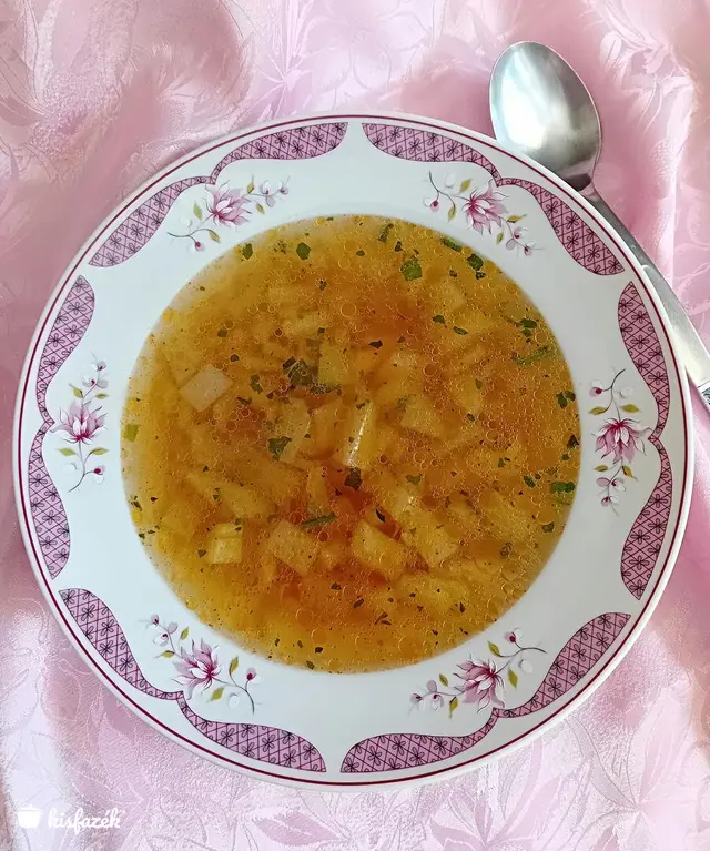 Karalábéleves