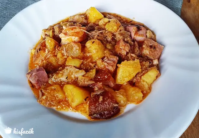 Legfinomabb csülkös pincepörkölt