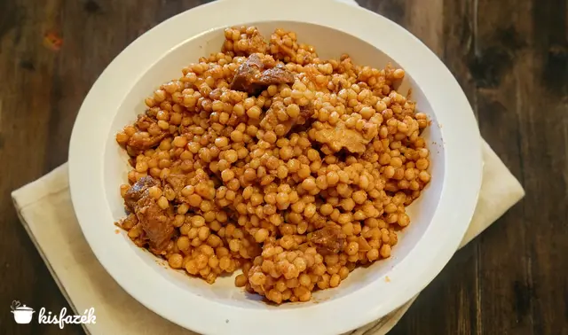 Tarhonyás hús