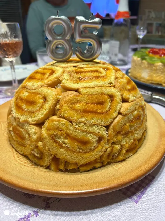 Barackos mascarponés Charlotte-torta