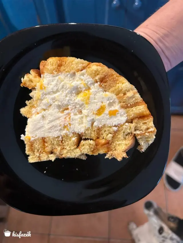 Barackos mascarponés Charlotte-torta