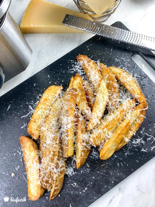 Parmezános szarvasgombás krumpligerezdek Air Fryer-ben