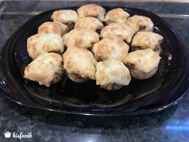 Tojással-baconnel töltött gombafejek