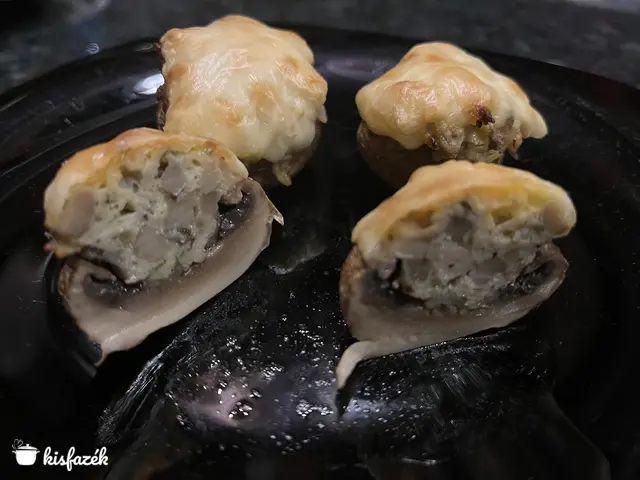 Tojással-baconnel töltött gombafejek