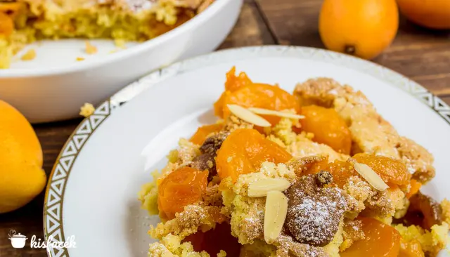 Naspolyás morzsasüti, crumble