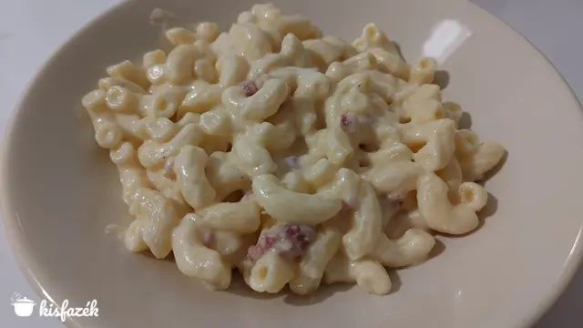 Mac and Cheese baconkockákkal