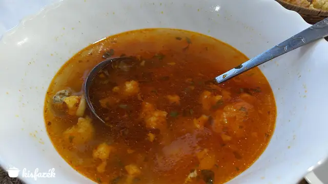 Erdélyi húsgombócos csorbaleves