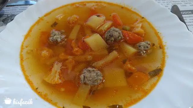 Erdélyi húsgombócos csorbaleves