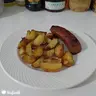 Sült kolbász krumplival